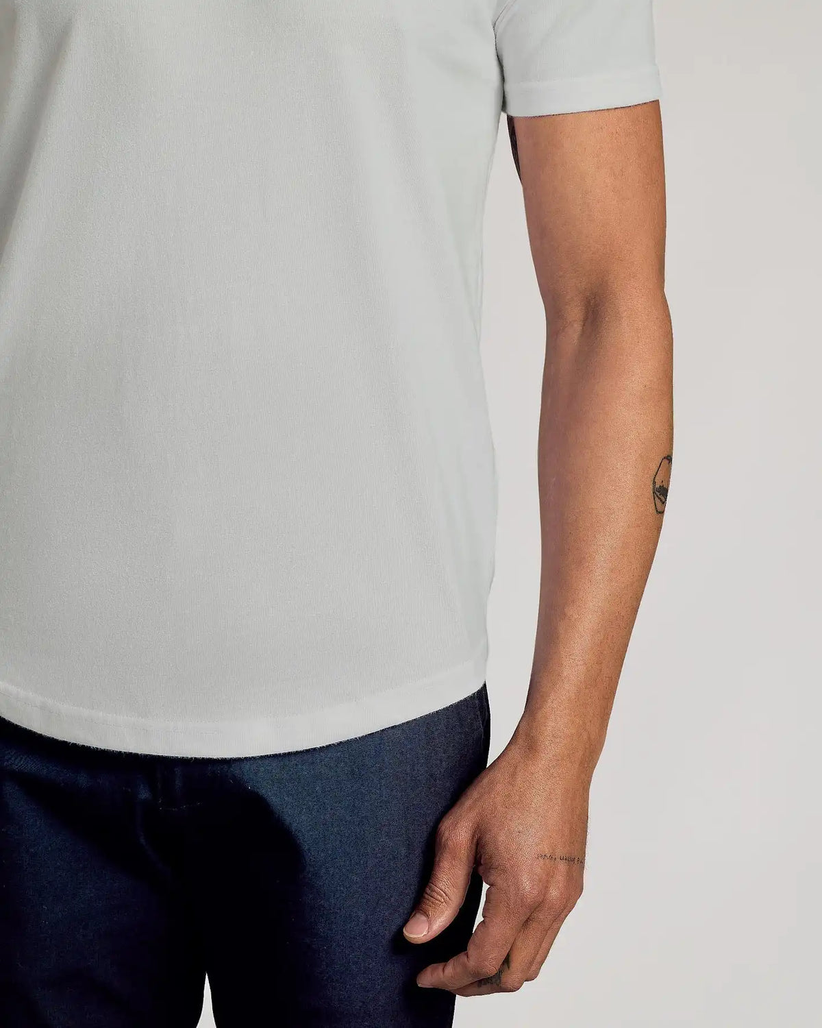 Vapor Curved Hem Classic Crew Neck
